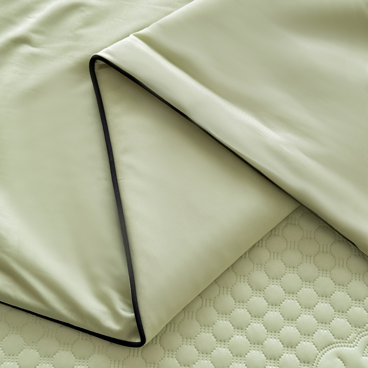 91家纺网 家纺一手货源 找家纺 卡罗兰 2026新款豆豆冰丝凉席夏被复合三明治蝴蝶结床裙三件四件套 夏被-抹茶绿