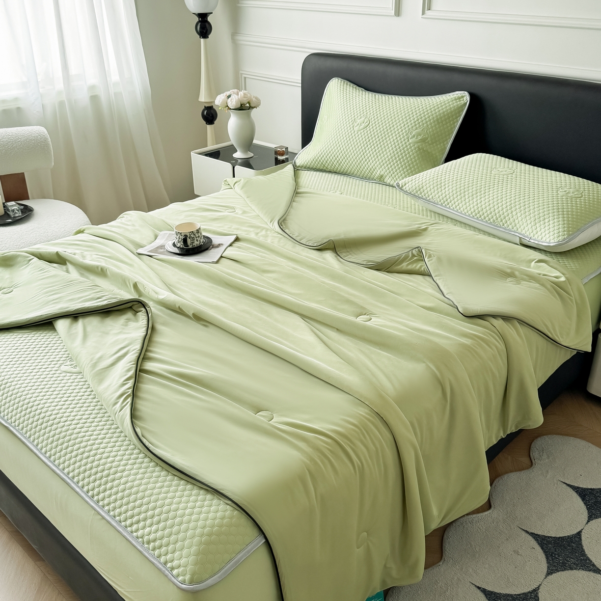 91家纺网 家纺一手货源 找家纺 卡罗兰 2026新款豆豆冰丝凉席夏被复合三明治蝴蝶结床裙三件四件套 夏被-抹茶绿