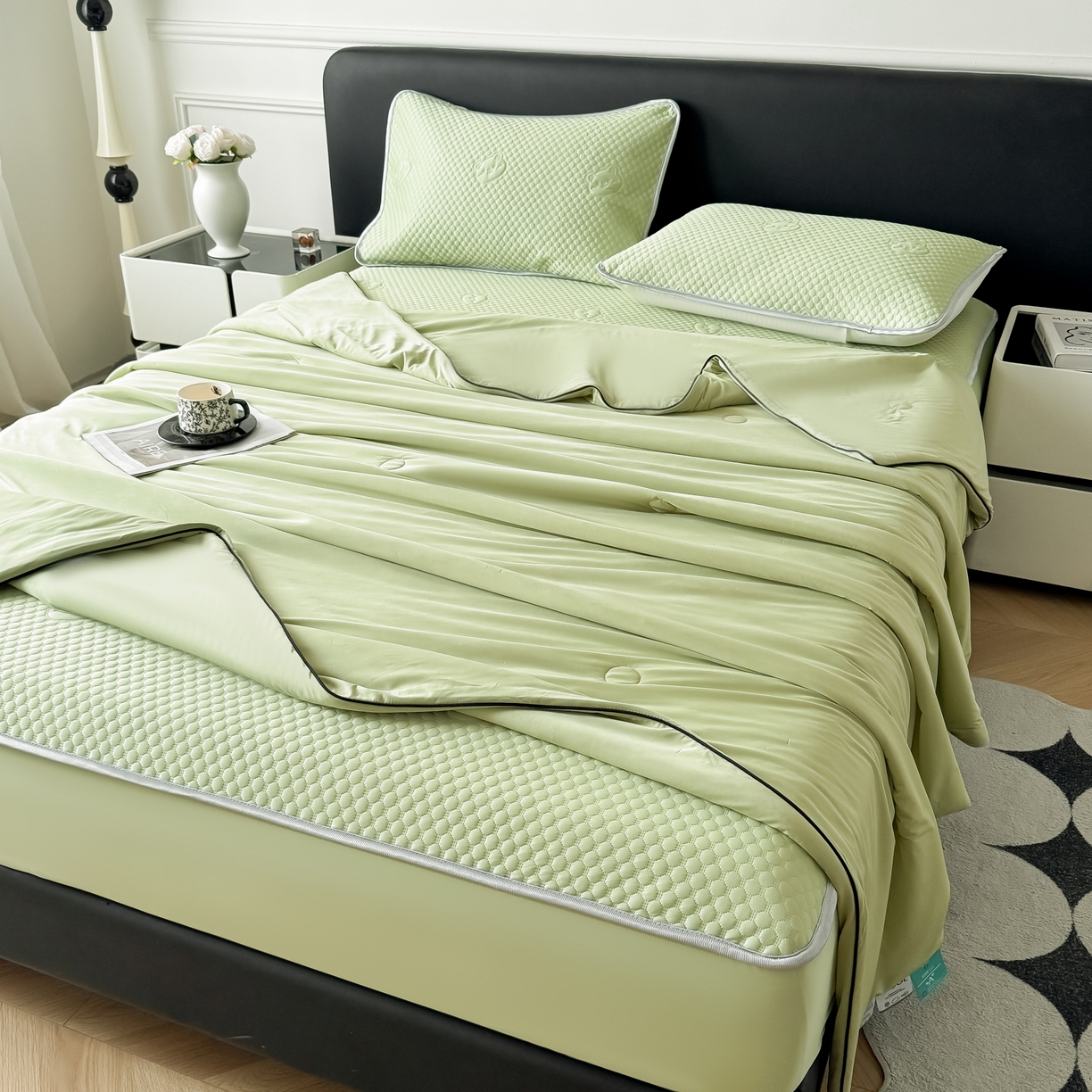 91家纺网 家纺一手货源 找家纺 卡罗兰 2026新款豆豆冰丝凉席夏被复合三明治蝴蝶结床裙三件四件套 夏被-抹茶绿