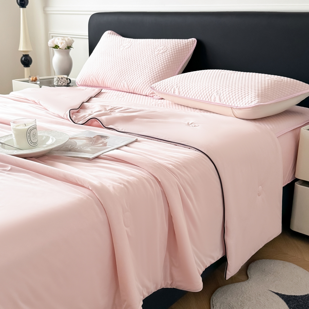 卡罗兰 2026新款豆豆冰丝凉席夏被复合三明治蝴蝶结床裙三件四件套 夏被-浅粉色