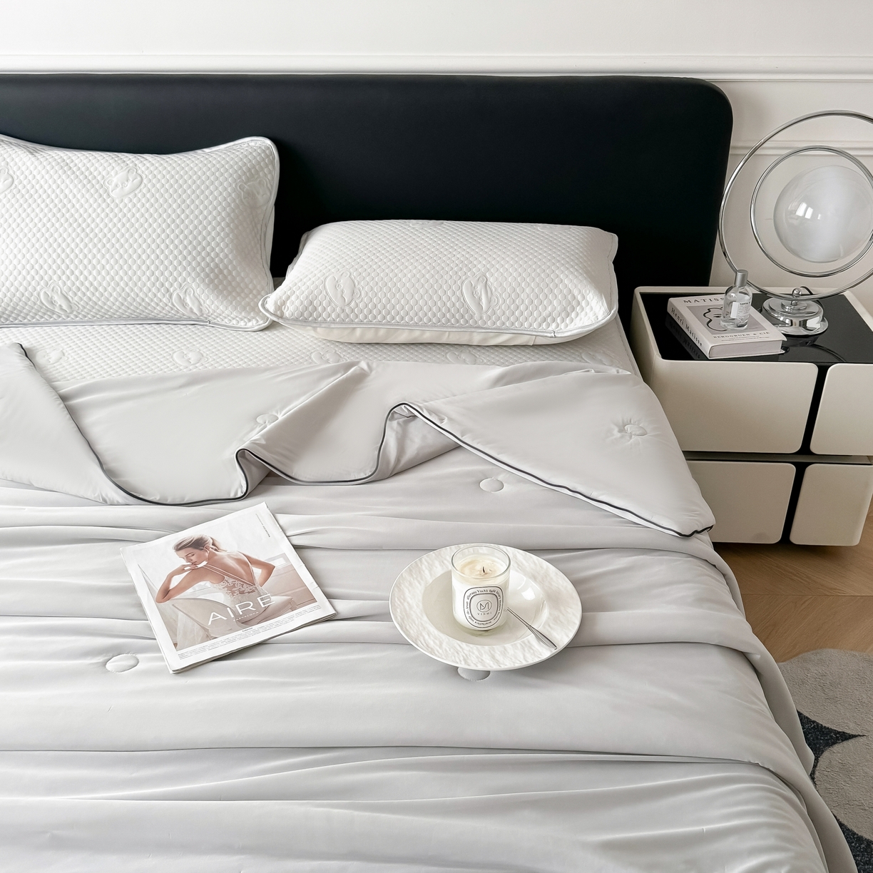 91家纺网 家纺一手货源 找家纺 卡罗兰 2026新款豆豆冰丝凉席夏被复合三明治蝴蝶结床裙三件四件套 夏被-浅灰色