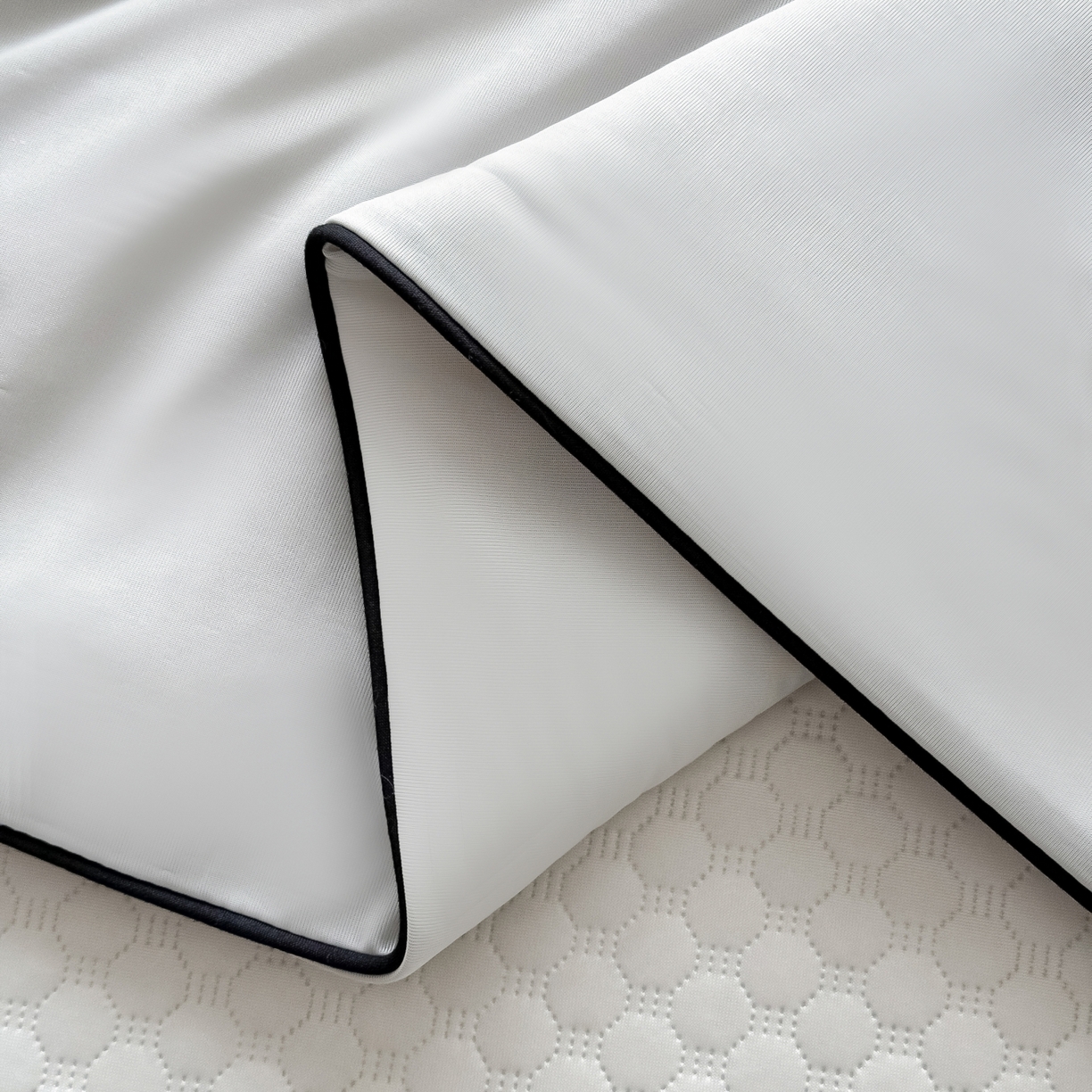 91家纺网 家纺一手货源 找家纺 卡罗兰 2026新款豆豆冰丝凉席夏被复合三明治蝴蝶结床裙三件四件套 夏被-浅灰色