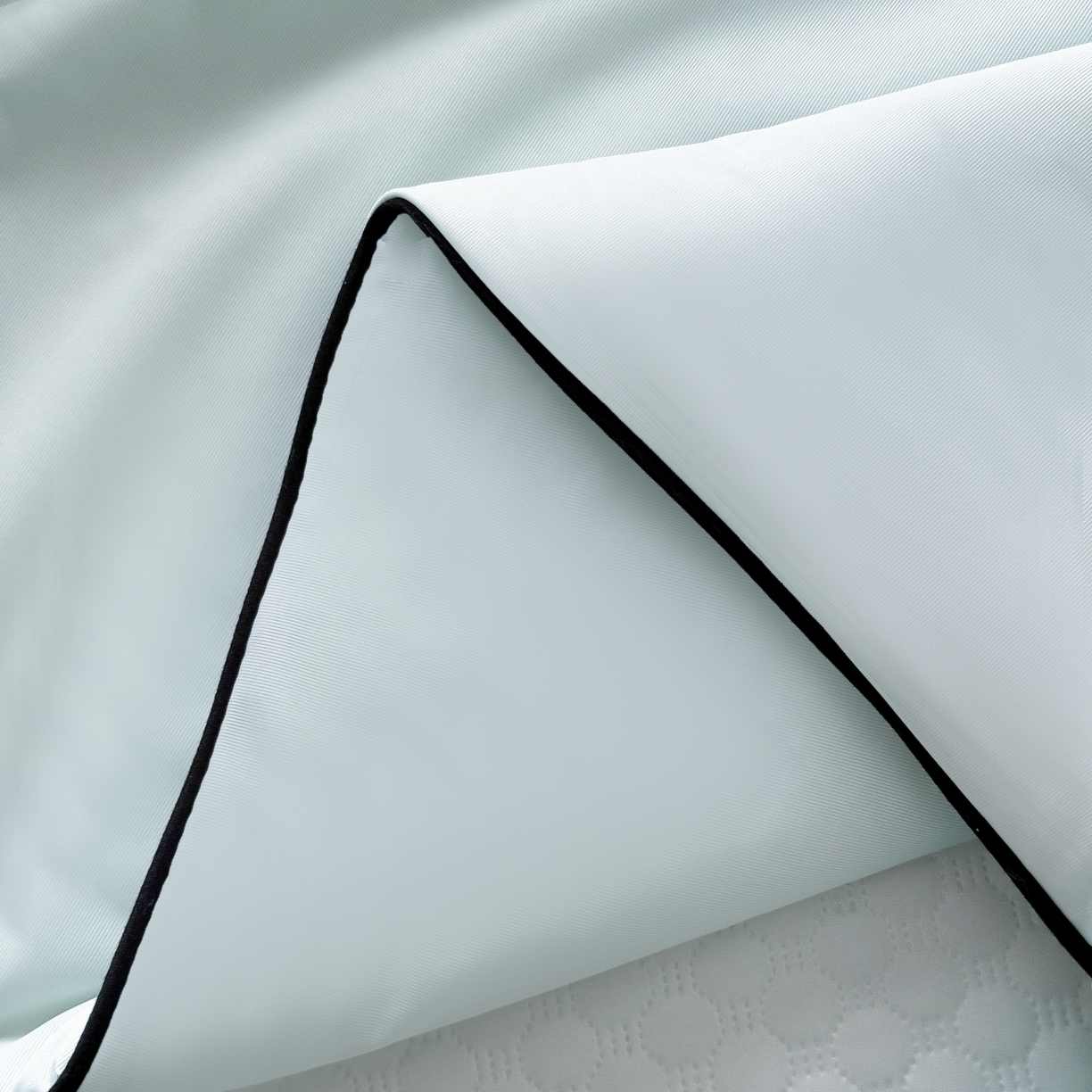 91家纺网 家纺一手货源 找家纺 卡罗兰 2026新款豆豆冰丝凉席夏被复合三明治蝴蝶结床裙三件四件套 夏被-水绿色