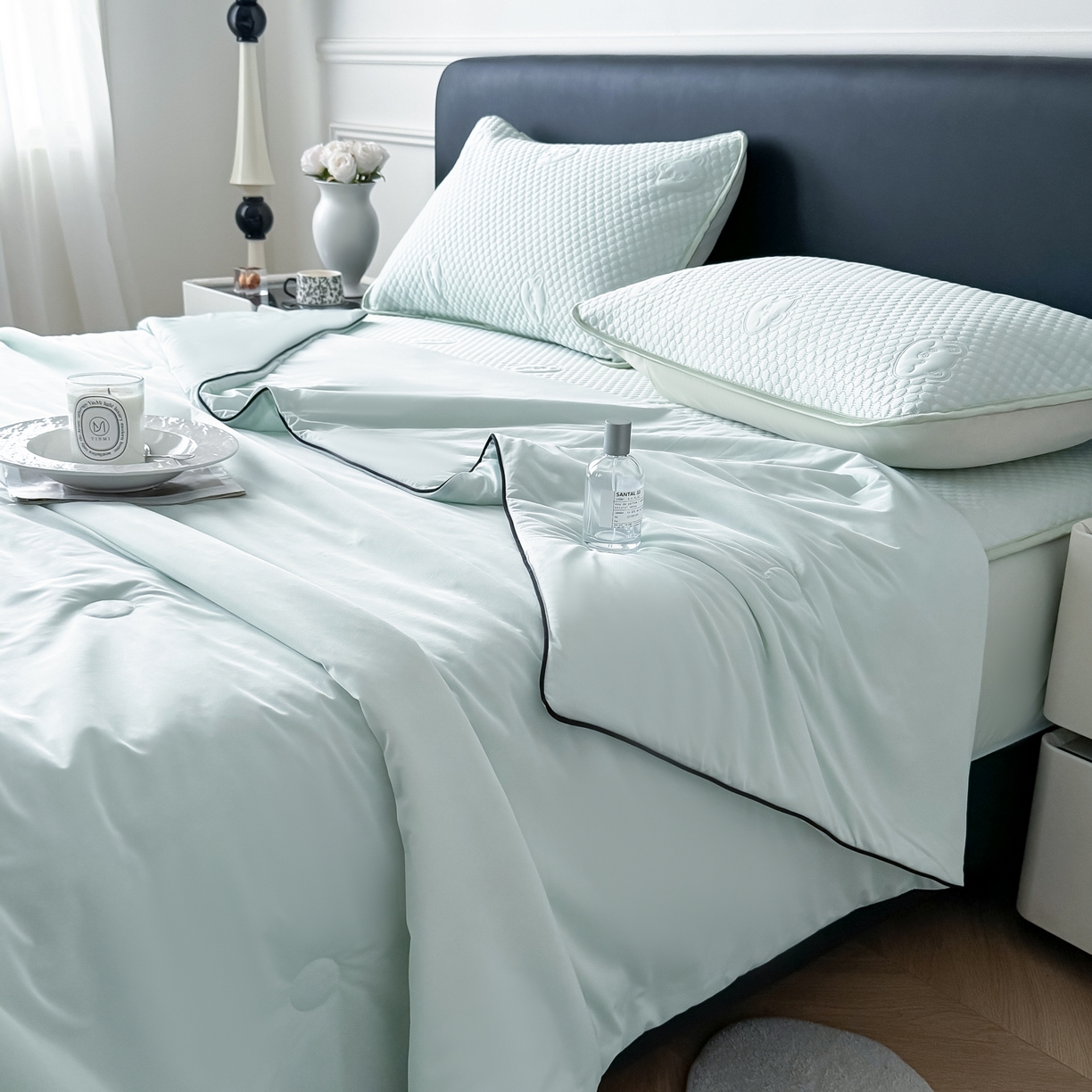 91家纺网 家纺一手货源 找家纺 卡罗兰 2026新款豆豆冰丝凉席夏被复合三明治蝴蝶结床裙三件四件套 夏被-水绿色