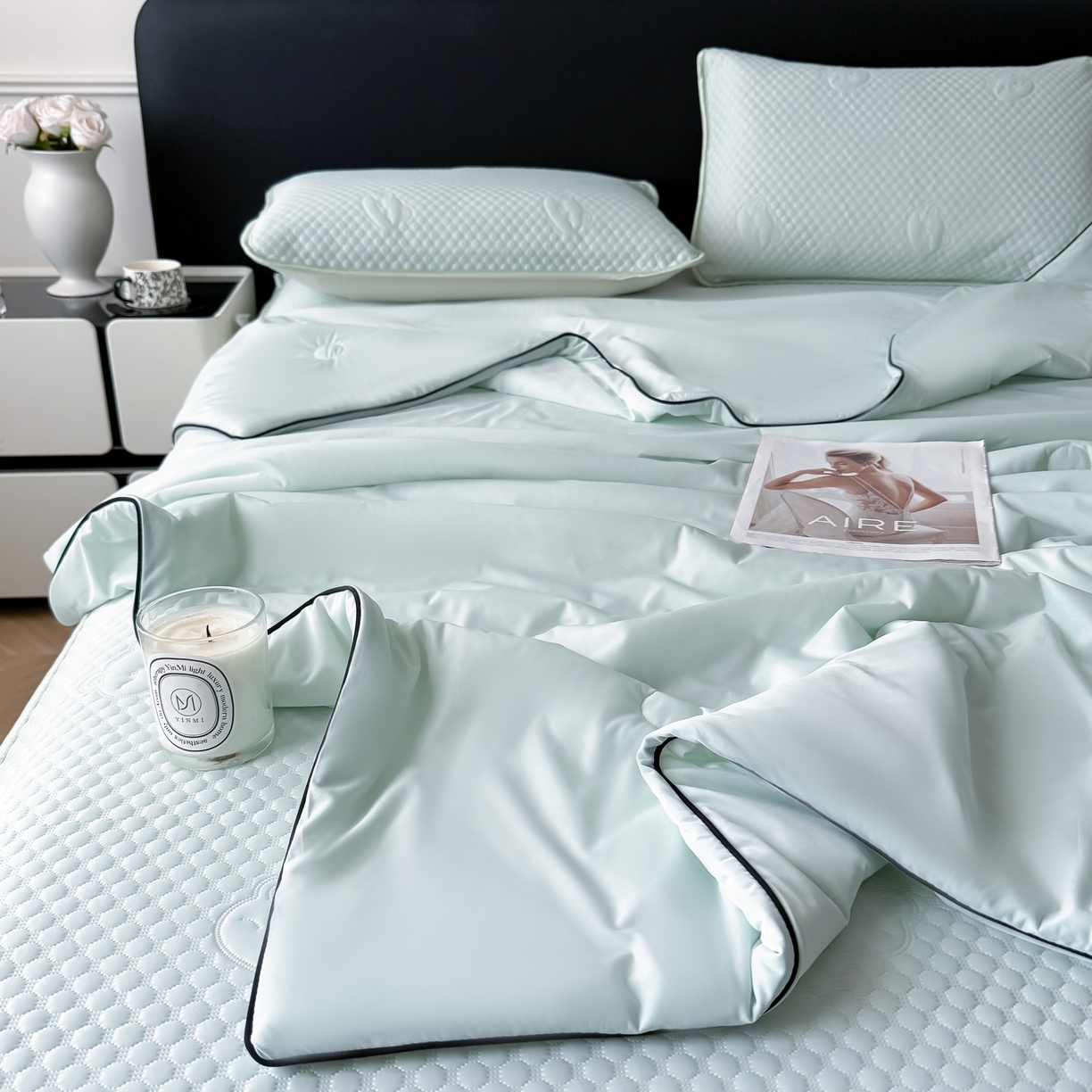 91家纺网 家纺一手货源 找家纺 卡罗兰 2026新款豆豆冰丝凉席夏被复合三明治蝴蝶结床裙三件四件套 夏被-水绿色