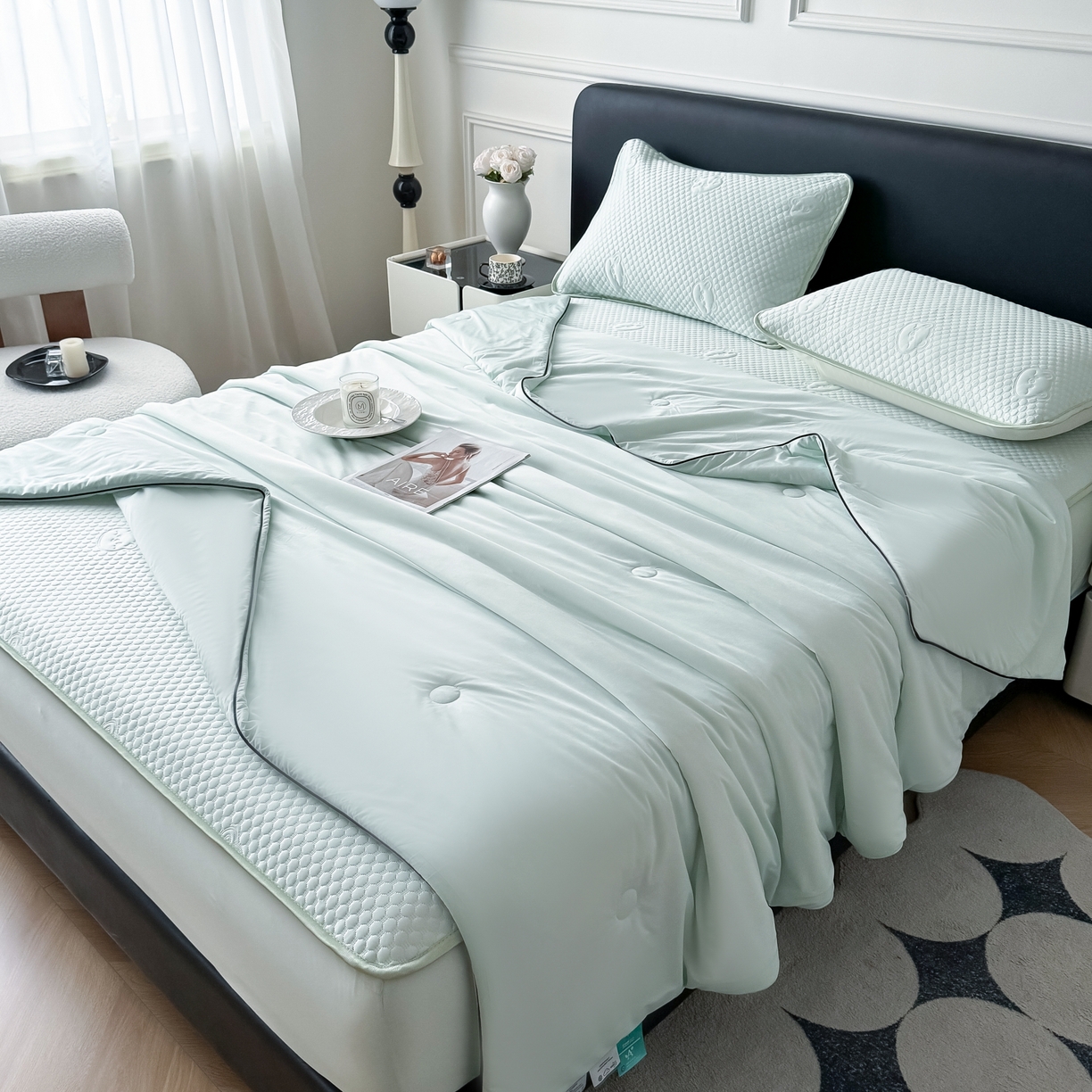 91家纺网 家纺一手货源 找家纺 卡罗兰 2026新款豆豆冰丝凉席夏被复合三明治蝴蝶结床裙三件四件套 夏被-水绿色