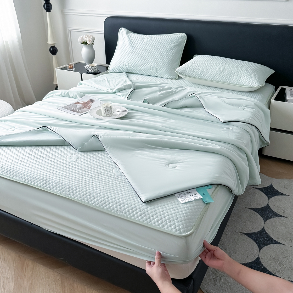 91家纺网 家纺一手货源 找家纺 卡罗兰 2026新款豆豆冰丝凉席夏被复合三明治蝴蝶结床裙三件四件套 夏被-水绿色