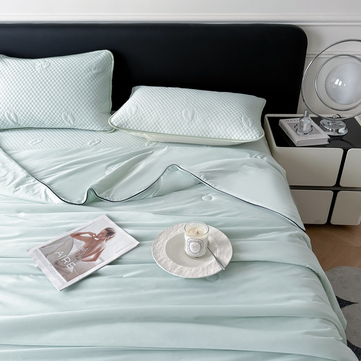 91家纺网 家纺一手货源 找家纺 卡罗兰 2026新款豆豆冰丝凉席夏被复合三明治蝴蝶结床裙三件四件套 夏被-水绿色