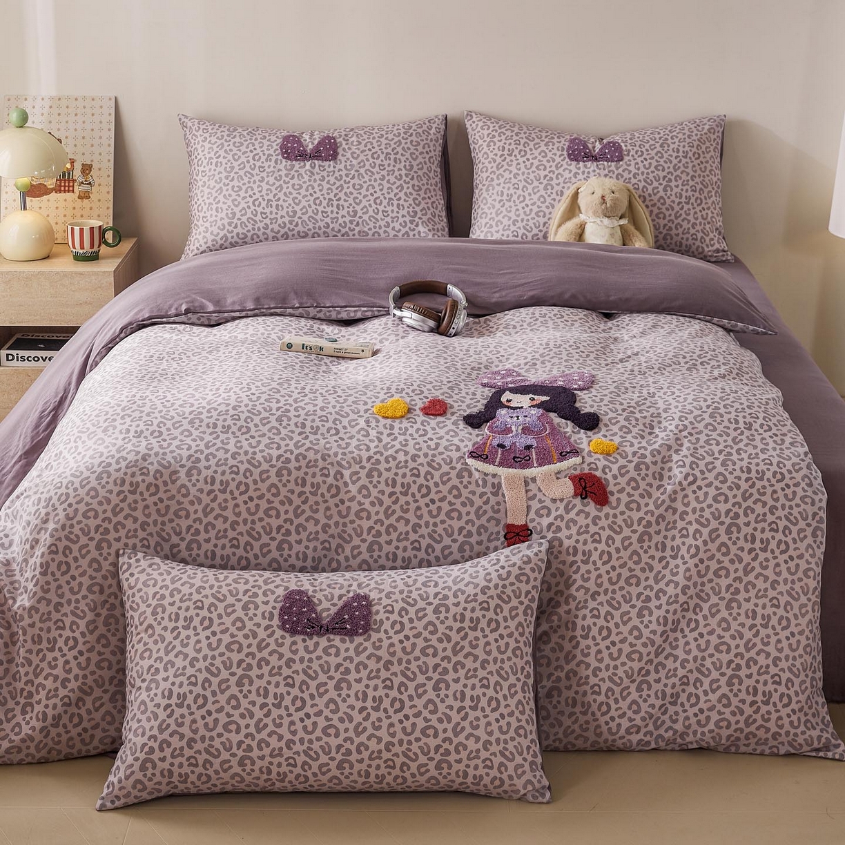 91家纺网 家纺一手货源 找家纺 宜家坊 2026新款A类全棉双层纱毛巾绣四件套 豹纹女孩