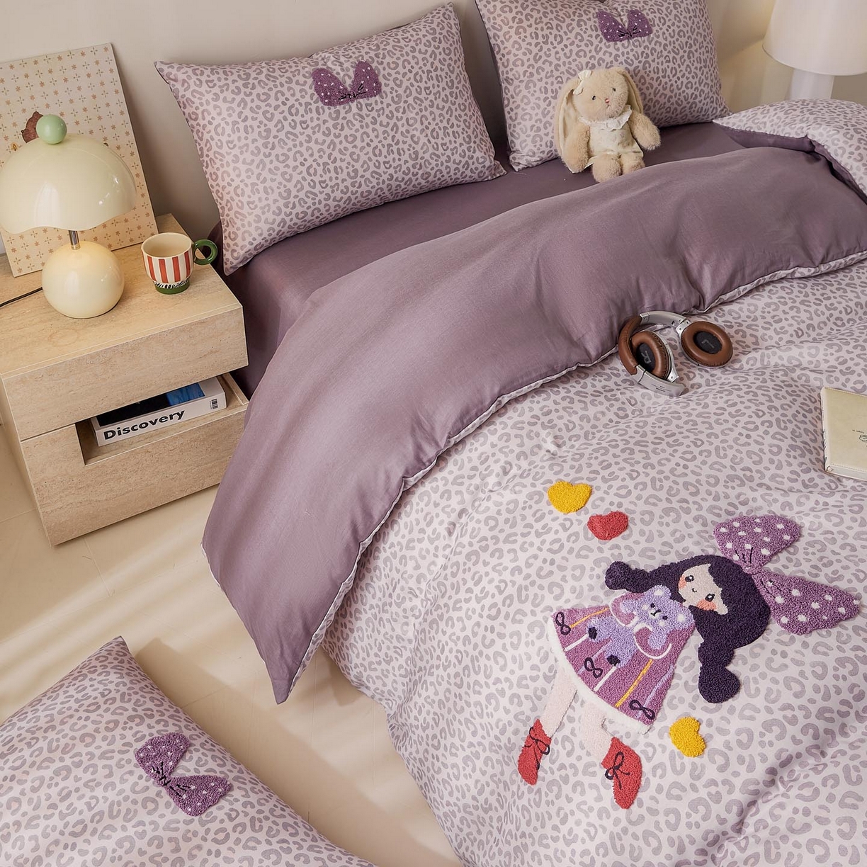 91家纺网 家纺一手货源 找家纺 宜家坊 2026新款A类全棉双层纱毛巾绣四件套 豹纹女孩