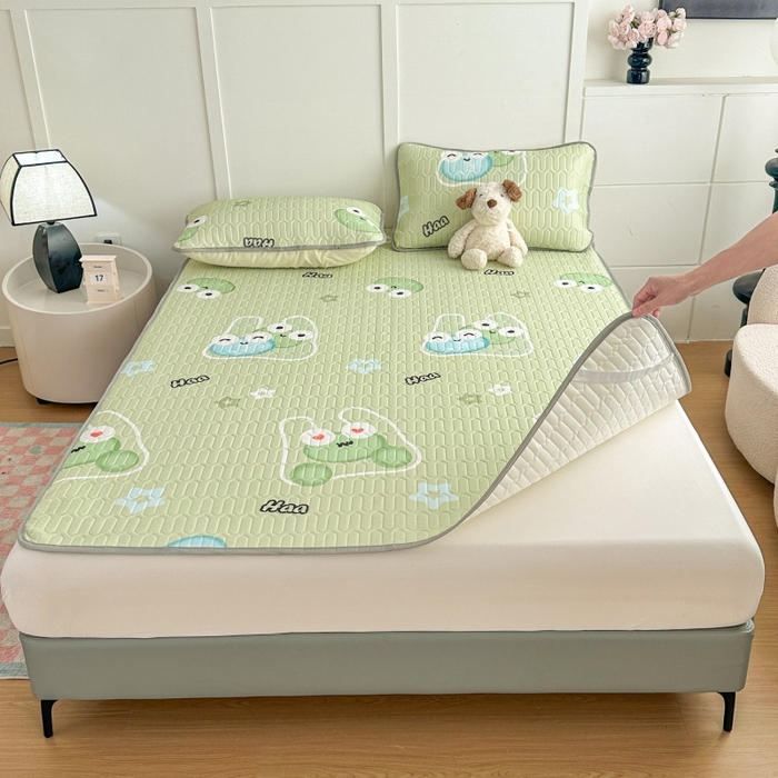 91家纺网 家纺一手货源 找家纺 七里香 2026春夏新款凉感丝数码印花乳胶凉席 印花--青蛙