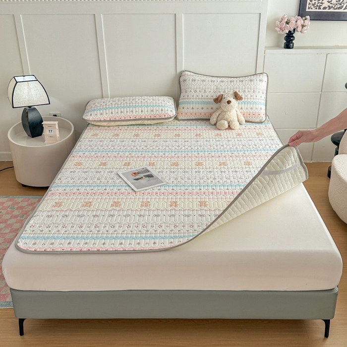 91家纺网 家纺一手货源 找家纺 七里香 2026春夏新款凉感丝数码印花乳胶凉席 印花-彩条熊