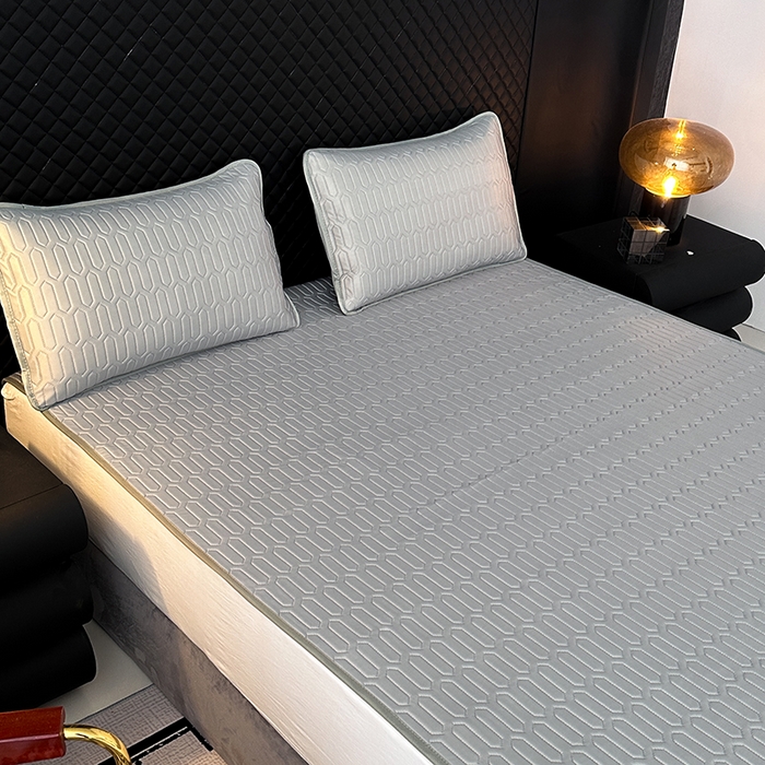 91家纺网 家纺一手货源 找家纺 七里香 2026春夏新款凉感丝数码印花乳胶凉席 纯色-深灰