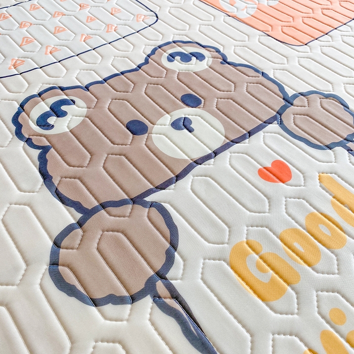 91家纺网 家纺一手货源 找家纺 七里香 2026春夏新款凉感丝数码印花乳胶凉席 印花-饼干熊