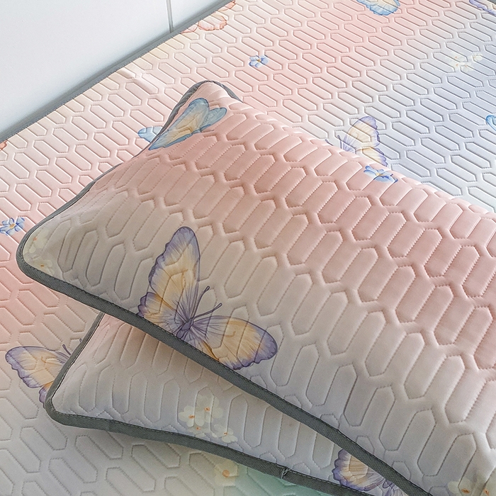 91家纺网 家纺一手货源 找家纺 七里香 2026春夏新款凉感丝数码印花乳胶凉席 印花-彩条蝴蝶