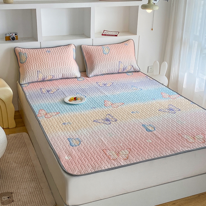 91家纺网 家纺一手货源 找家纺 七里香 2026春夏新款凉感丝数码印花乳胶凉席 印花-彩条蝴蝶