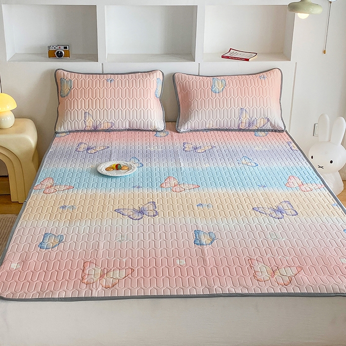 91家纺网 家纺一手货源 找家纺 七里香 2026春夏新款凉感丝数码印花乳胶凉席 印花-彩条蝴蝶