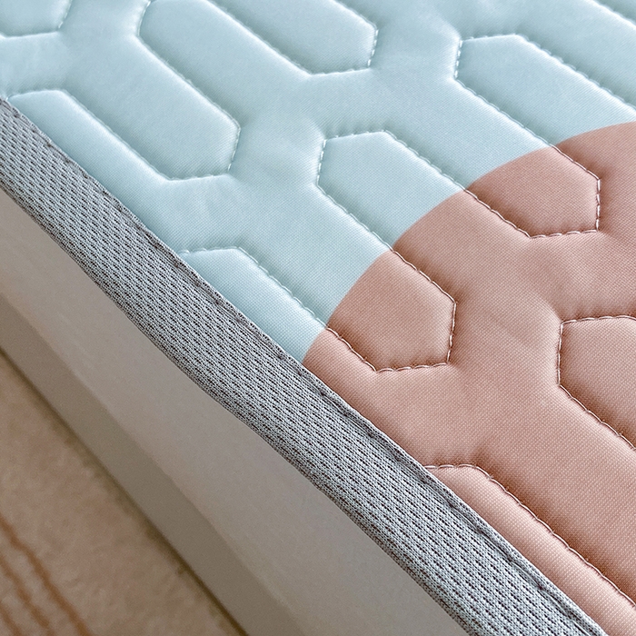 91家纺网 家纺一手货源 找家纺 七里香 2026春夏新款凉感丝数码印花乳胶凉席 印花-乖乖狗