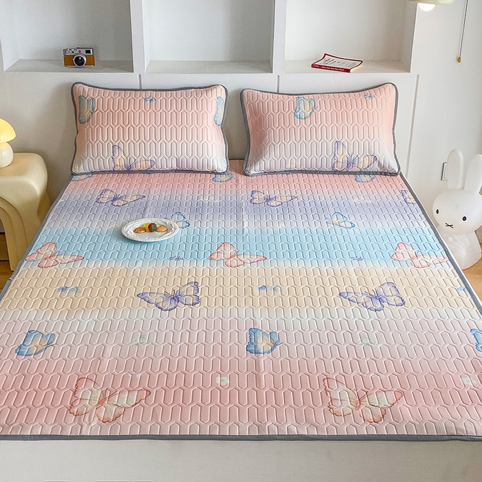 91家纺网 家纺一手货源 找家纺 七里香 2026春夏新款凉感丝数码印花乳胶凉席 印花-彩条蝴蝶