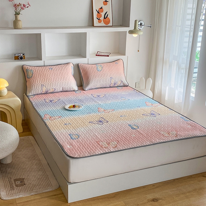 91家纺网 家纺一手货源 找家纺 七里香 2026春夏新款凉感丝数码印花乳胶凉席 印花-彩条蝴蝶