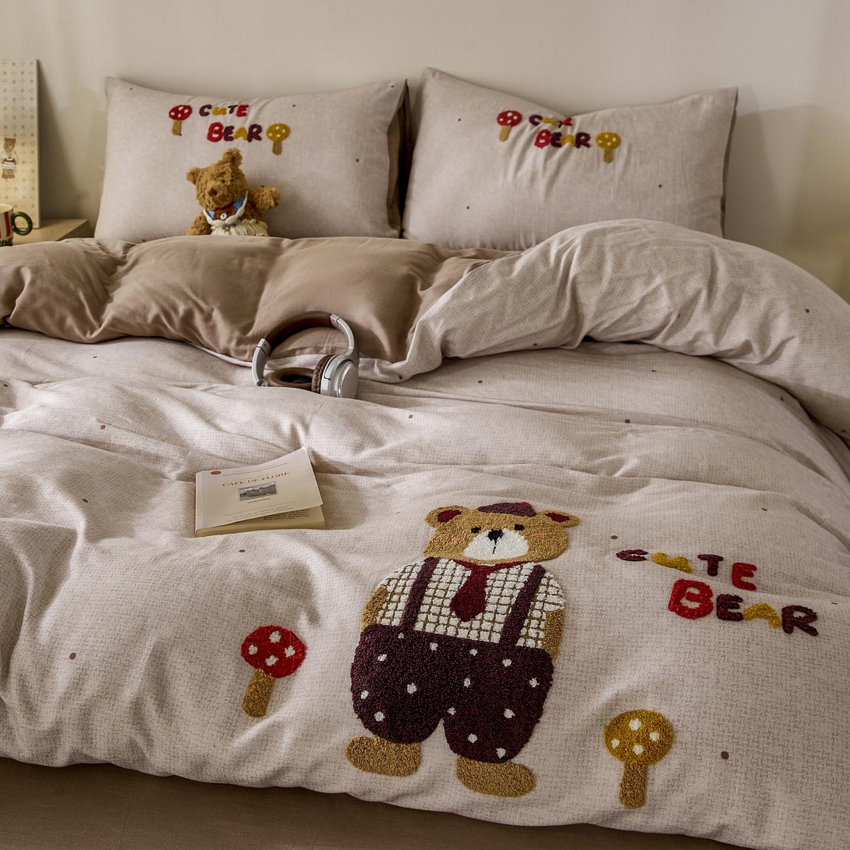 91家纺网 家纺一手货源 找家纺 宜家坊 2026新款A类全棉双层纱毛巾绣四件套 酷酷熊