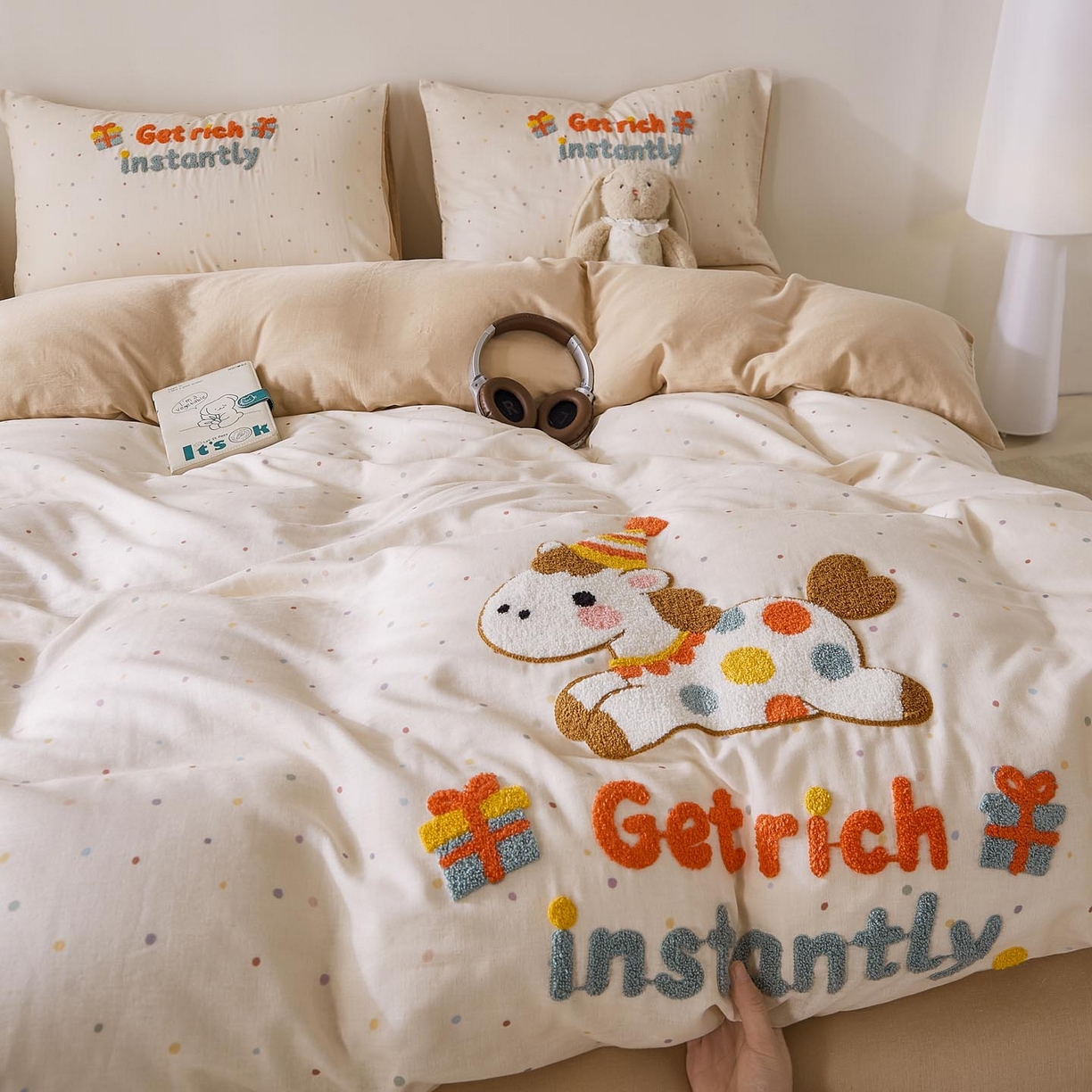 91家纺网 家纺一手货源 找家纺 宜家坊 2026新款A类全棉双层纱毛巾绣四件套 马上暴富