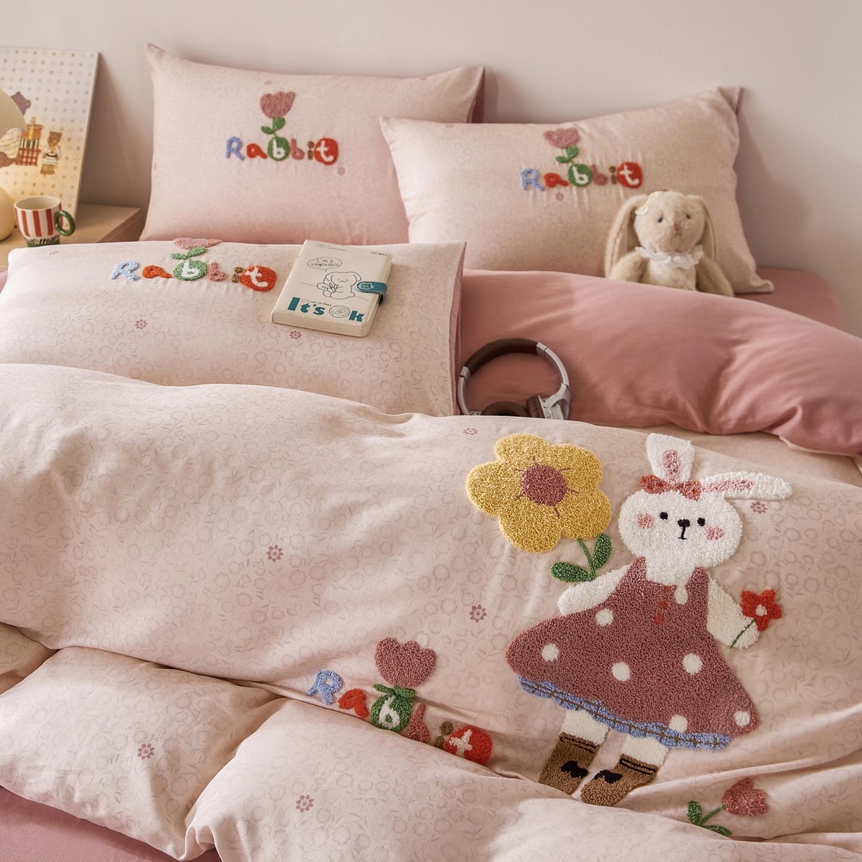 91家纺网 家纺一手货源 找家纺 宜家坊 2026新款A类全棉双层纱毛巾绣四件套 兔兔花园