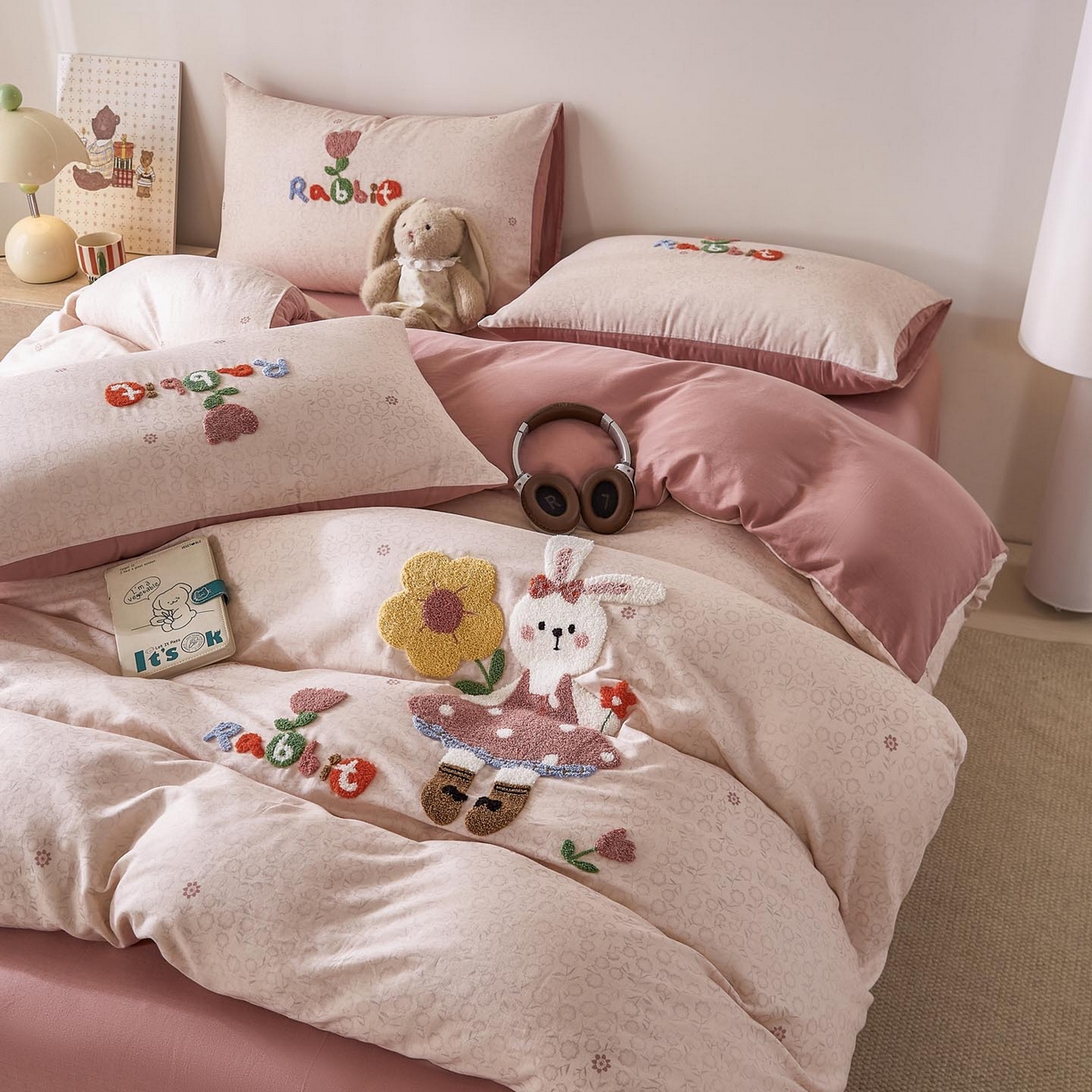 91家纺网 家纺一手货源 找家纺 宜家坊 2026新款A类全棉双层纱毛巾绣四件套 兔兔花园