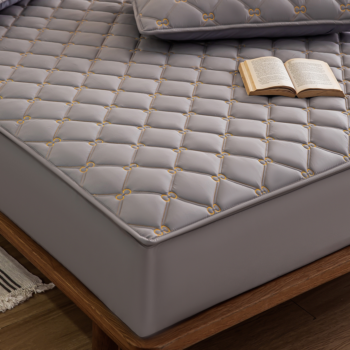 91家纺网 家纺一手货源 找家纺 （总）云木里 2026新款绣花磨毛水洗棉六面全包床笠床垫保护套拉链床笠 床笠单件