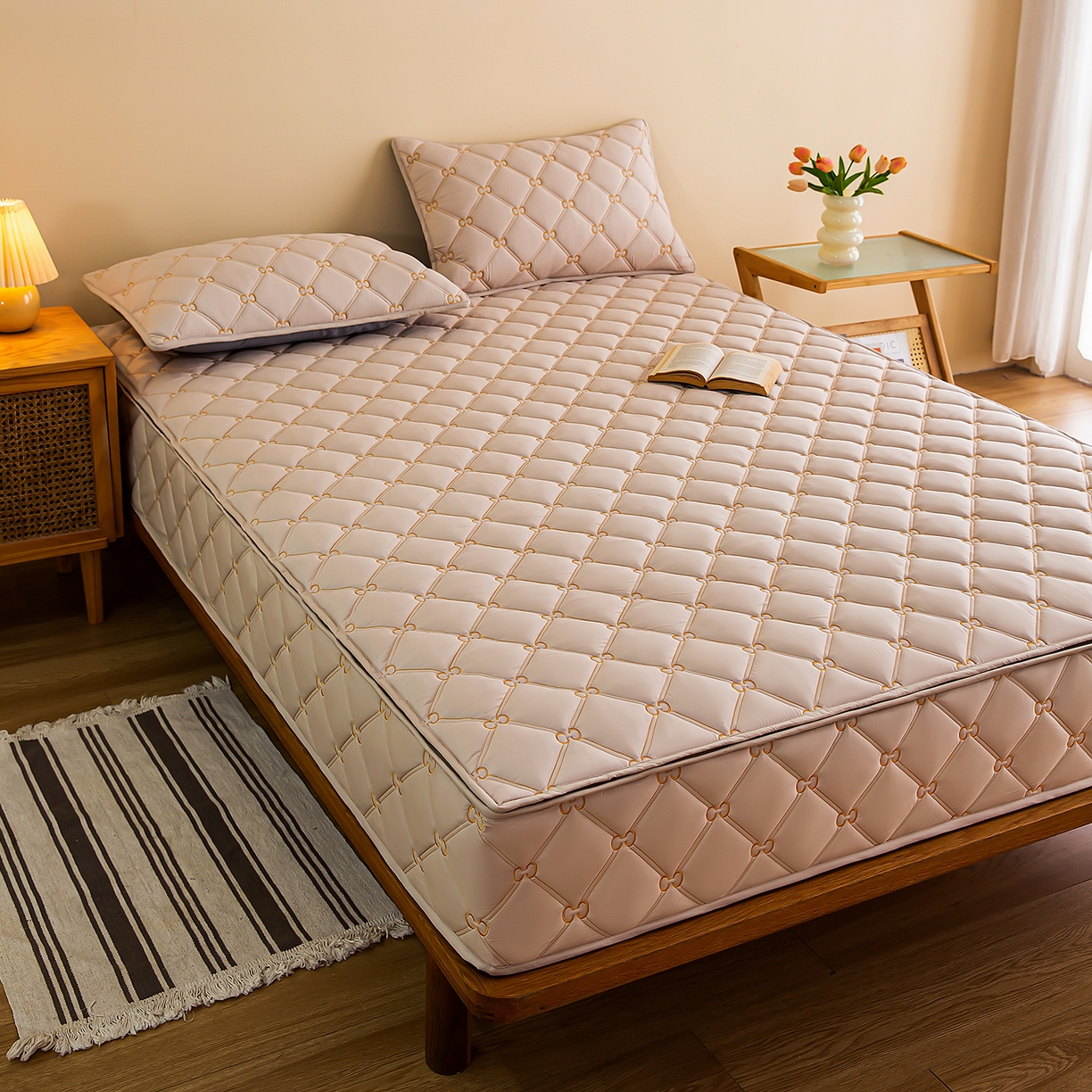 91家纺网 家纺一手货源 找家纺 （总）云木里 2026新款绣花磨毛水洗棉六面全包床笠床垫保护套拉链床笠 床笠单件