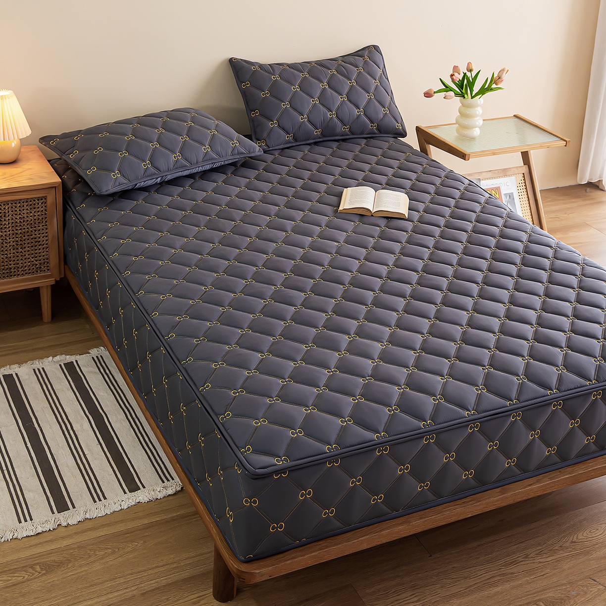 91家纺网 家纺一手货源 找家纺 （总）云木里 2026新款绣花磨毛水洗棉六面全包床笠床垫保护套拉链床笠 床笠单件