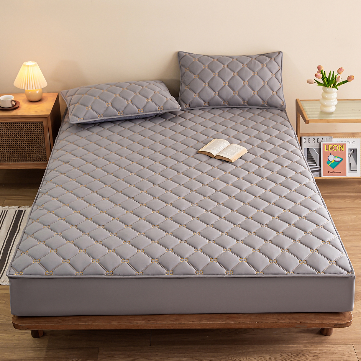 91家纺网 家纺一手货源 找家纺 云木里 2026新款绣花磨毛水洗棉六面全包床笠床垫保护套拉链床笠 床笠单件 刺绣款-浅灰-一面夹棉