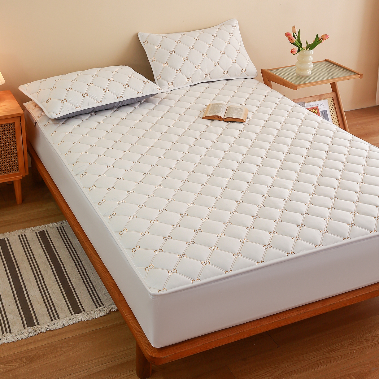 91家纺网 家纺一手货源 找家纺 云木里 2026新款绣花磨毛水洗棉六面全包床笠床垫保护套拉链床笠 床笠单件 刺绣款-白色-一面夹棉