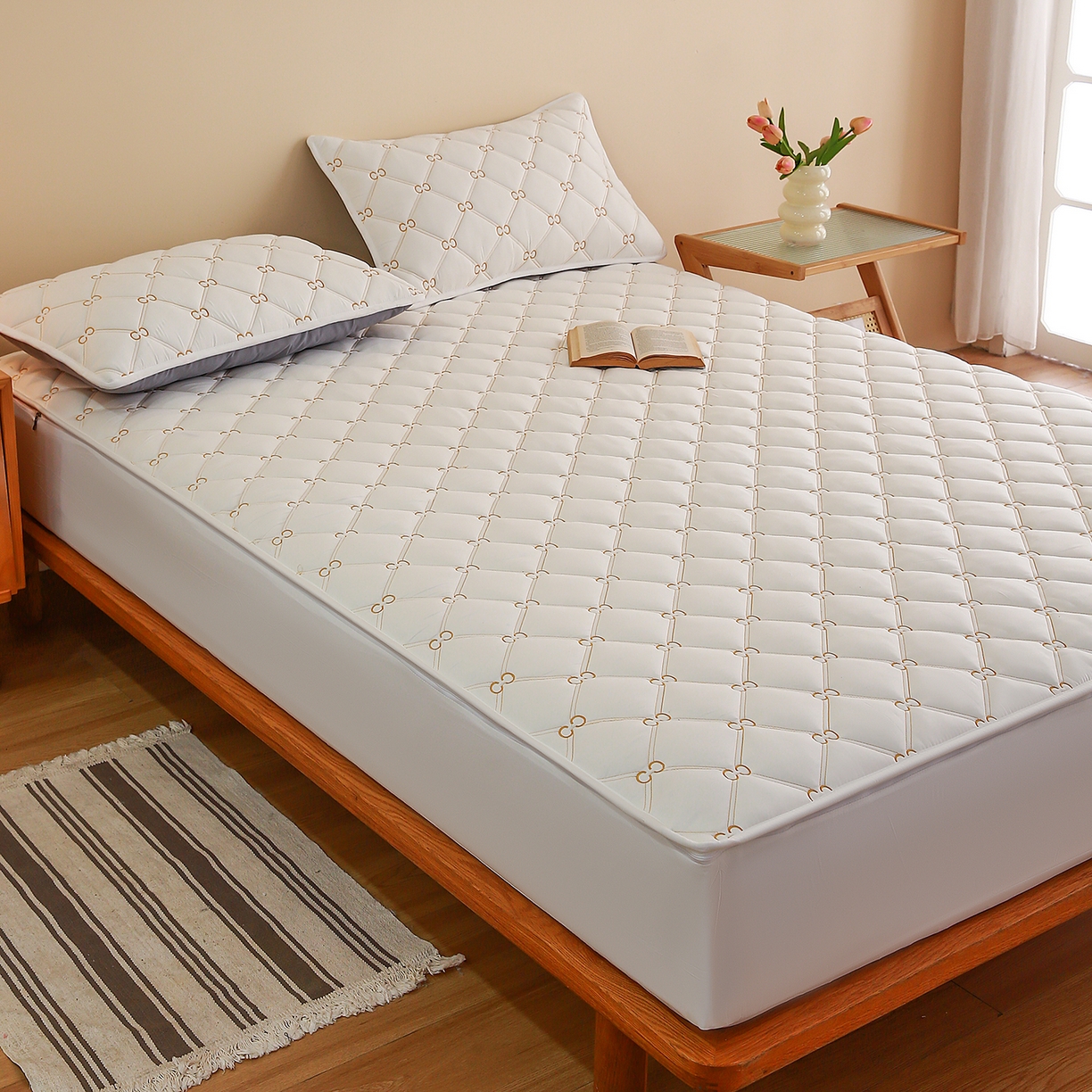 91家纺网 家纺一手货源 找家纺 云木里 2026新款绣花磨毛水洗棉六面全包床笠床垫保护套拉链床笠 床笠单件 刺绣款-白色-一面夹棉