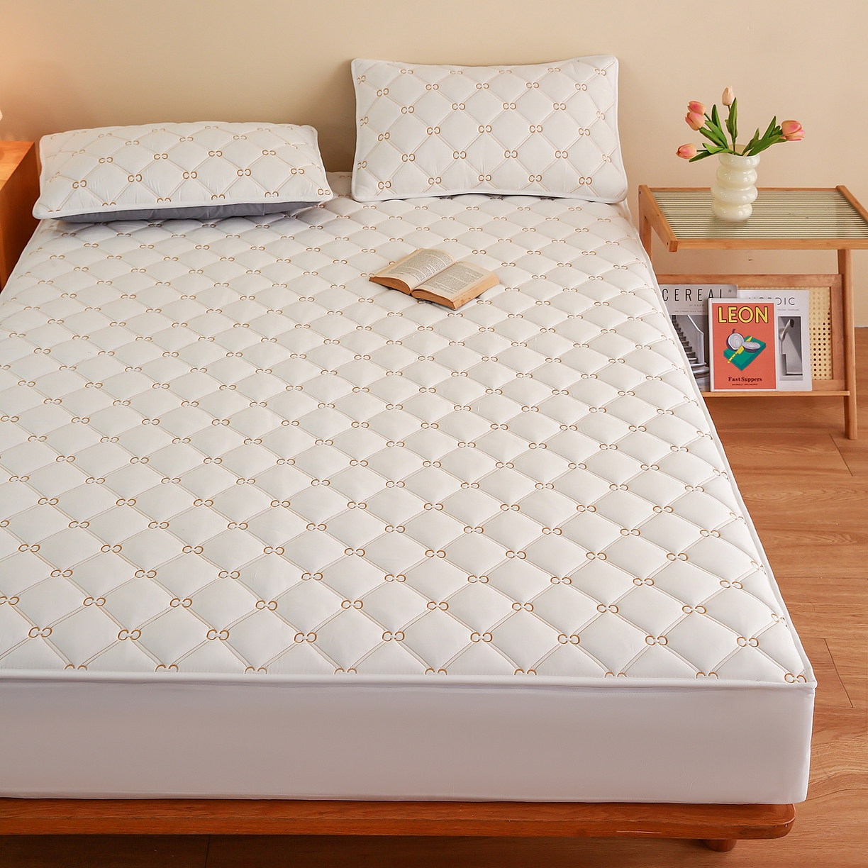 91家纺网 家纺一手货源 找家纺 云木里 2026新款绣花磨毛水洗棉六面全包床笠床垫保护套拉链床笠 床笠单件 刺绣款-白色-一面夹棉