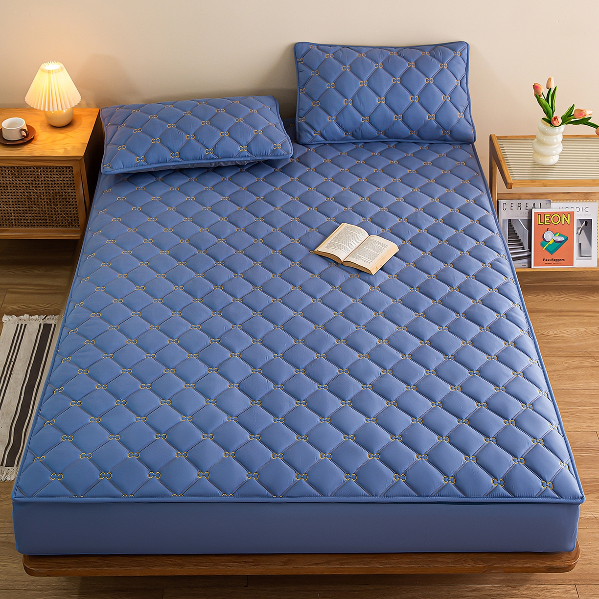 91家纺网 家纺一手货源 找家纺 云木里 2026新款绣花磨毛水洗棉六面全包床笠床垫保护套拉链床笠 床笠单件 刺绣款-牛仔蓝-一面夹棉