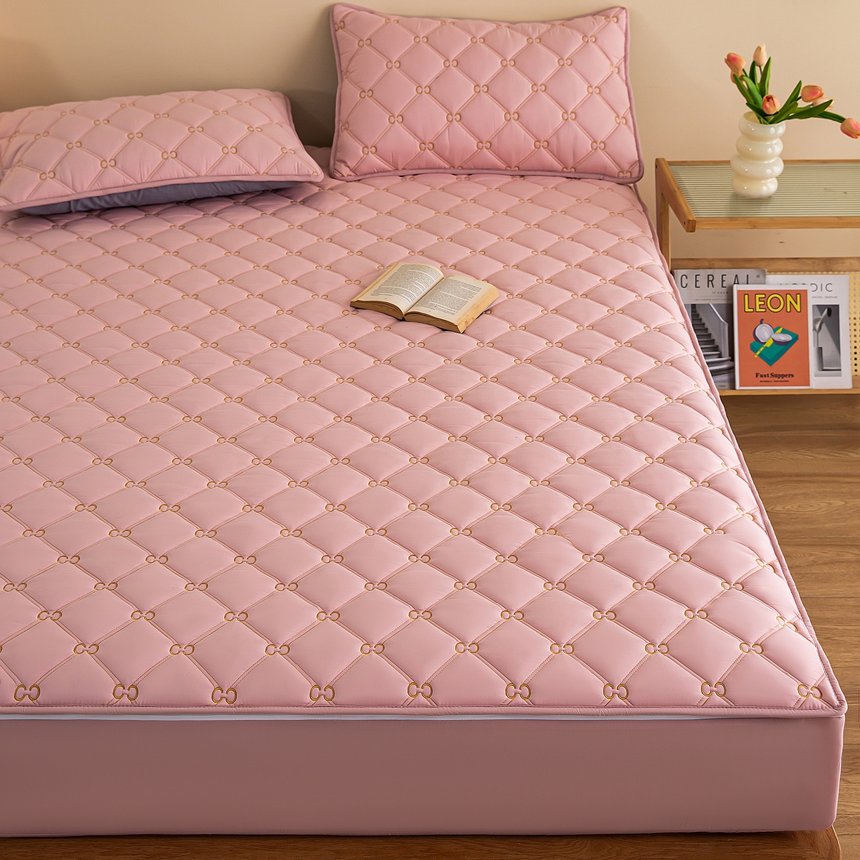 91家纺网 家纺一手货源 找家纺 云木里 2026新款绣花磨毛水洗棉六面全包床笠床垫保护套拉链床笠 床笠单件 刺绣款-浅豆沙-一面夹棉