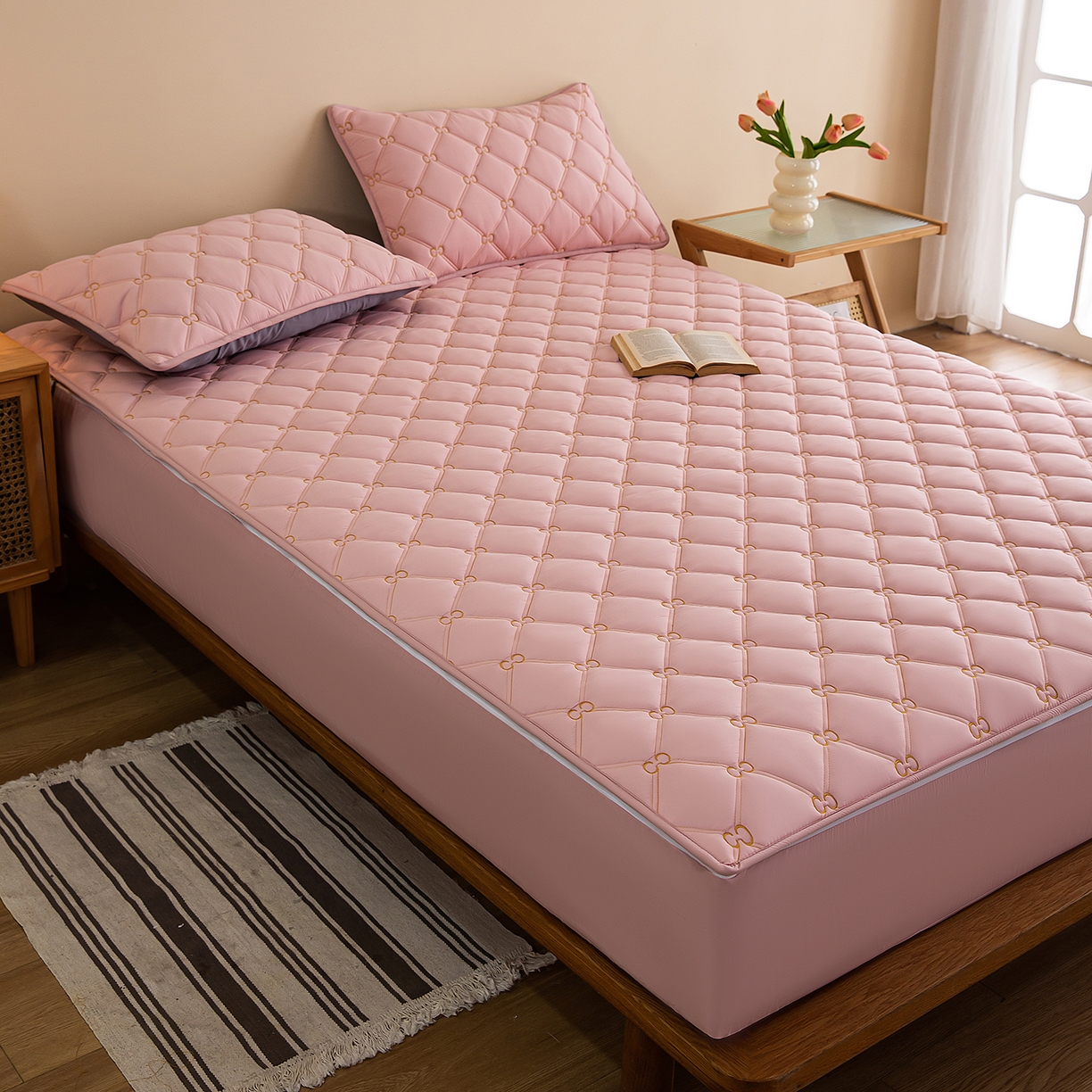 91家纺网 家纺一手货源 找家纺 云木里 2026新款绣花磨毛水洗棉六面全包床笠床垫保护套拉链床笠 床笠单件 刺绣款-浅豆沙-一面夹棉