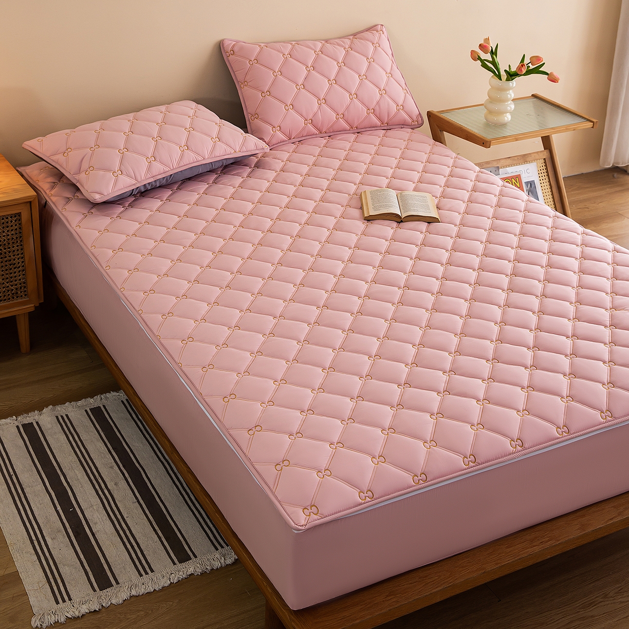 91家纺网 家纺一手货源 找家纺 云木里 2026新款绣花磨毛水洗棉六面全包床笠床垫保护套拉链床笠 床笠单件 刺绣款-浅豆沙-一面夹棉