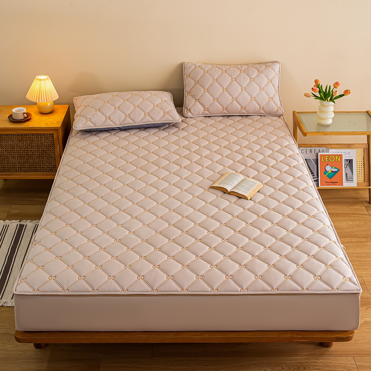 91家纺网 家纺一手货源 找家纺 云木里 2026新款绣花磨毛水洗棉六面全包床笠床垫保护套拉链床笠 床笠单件 刺绣款-浅咖-一面夹棉