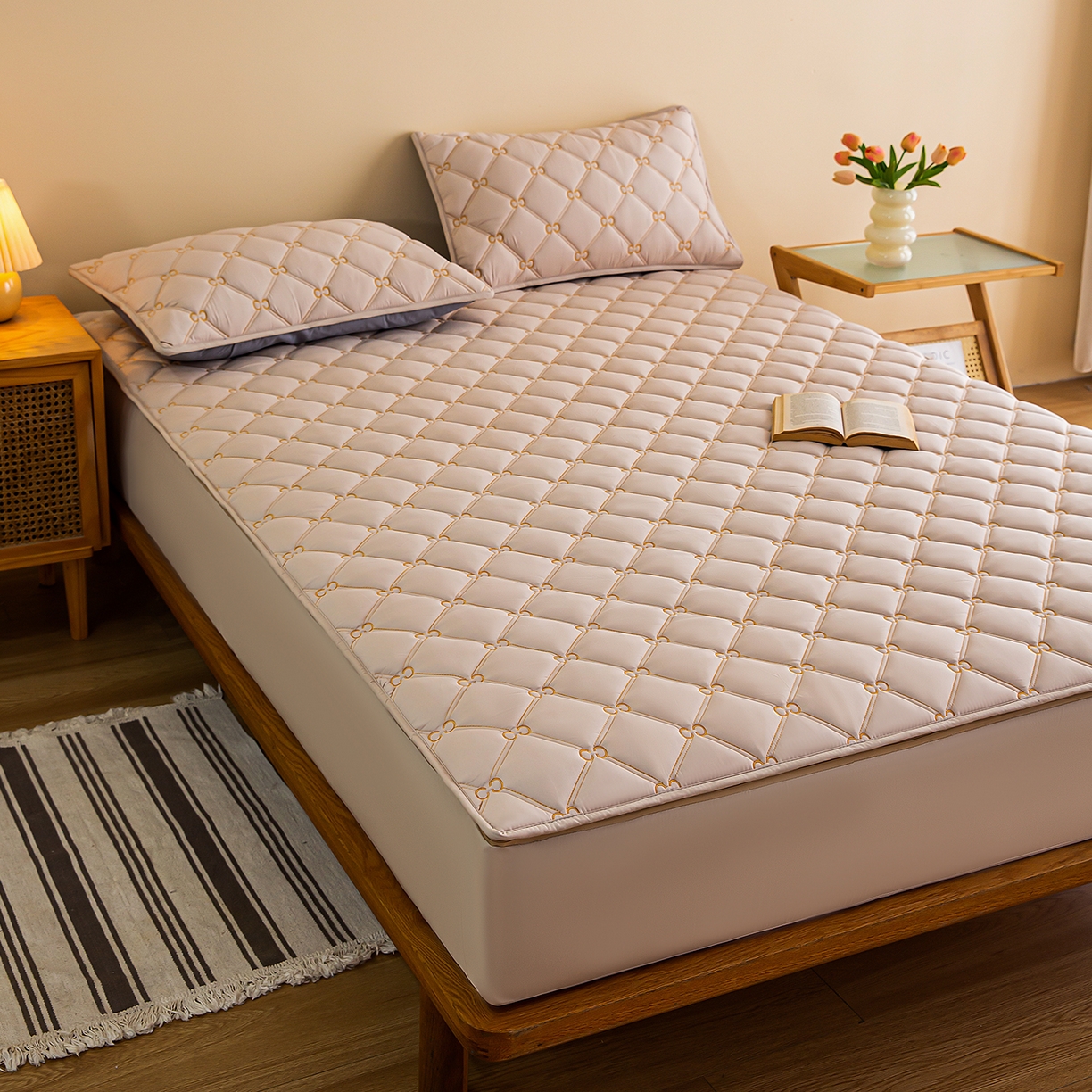 91家纺网 家纺一手货源 找家纺 云木里 2026新款绣花磨毛水洗棉六面全包床笠床垫保护套拉链床笠 床笠单件 刺绣款-浅咖-一面夹棉