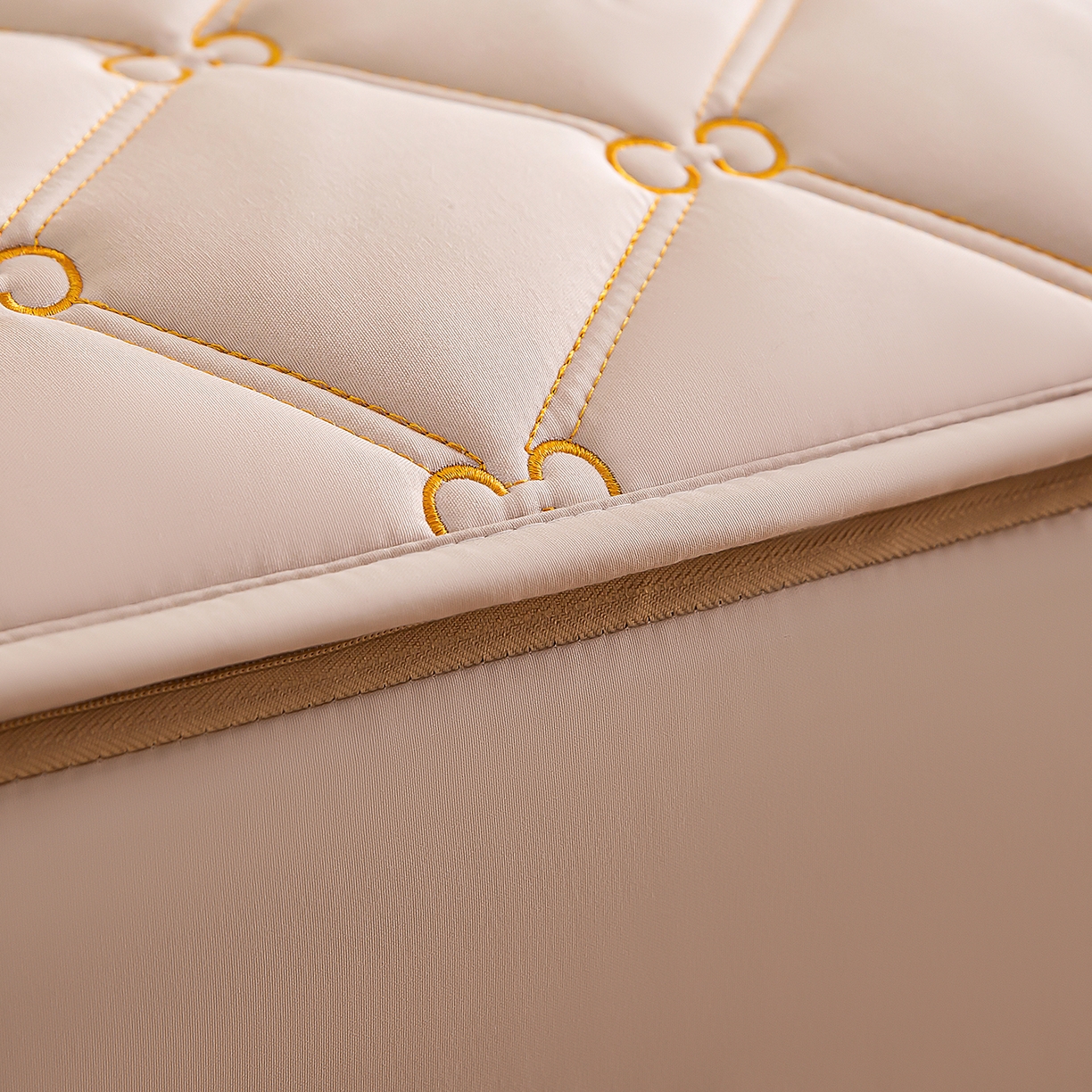 91家纺网 家纺一手货源 找家纺 云木里 2026新款绣花磨毛水洗棉六面全包床笠床垫保护套拉链床笠 床笠单件 刺绣款-浅咖-一面夹棉