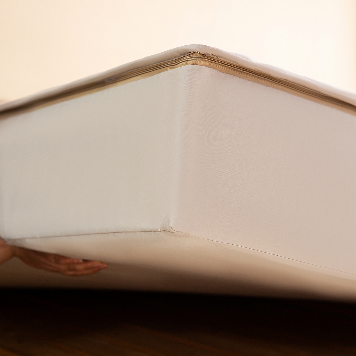 91家纺网 家纺一手货源 找家纺 云木里 2026新款绣花磨毛水洗棉六面全包床笠床垫保护套拉链床笠 床笠单件 刺绣款-浅咖-一面夹棉