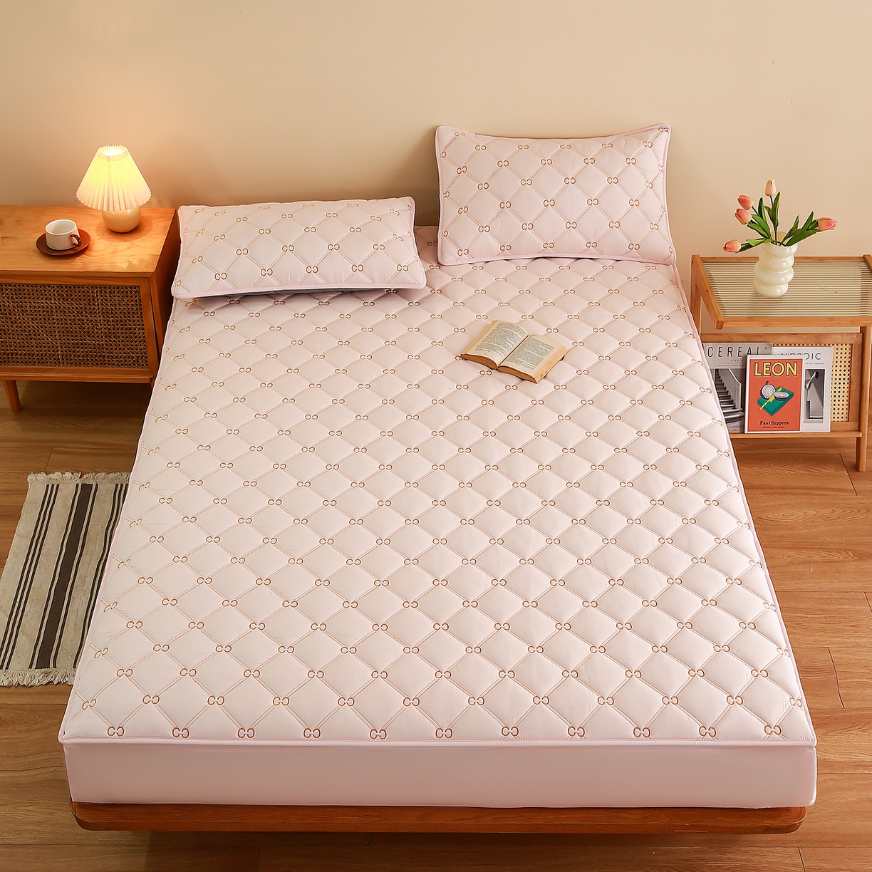 91家纺网 家纺一手货源 找家纺 云木里 2026新款绣花磨毛水洗棉六面全包床笠床垫保护套拉链床笠 床笠单件 刺绣款-浅桃色-一面夹棉