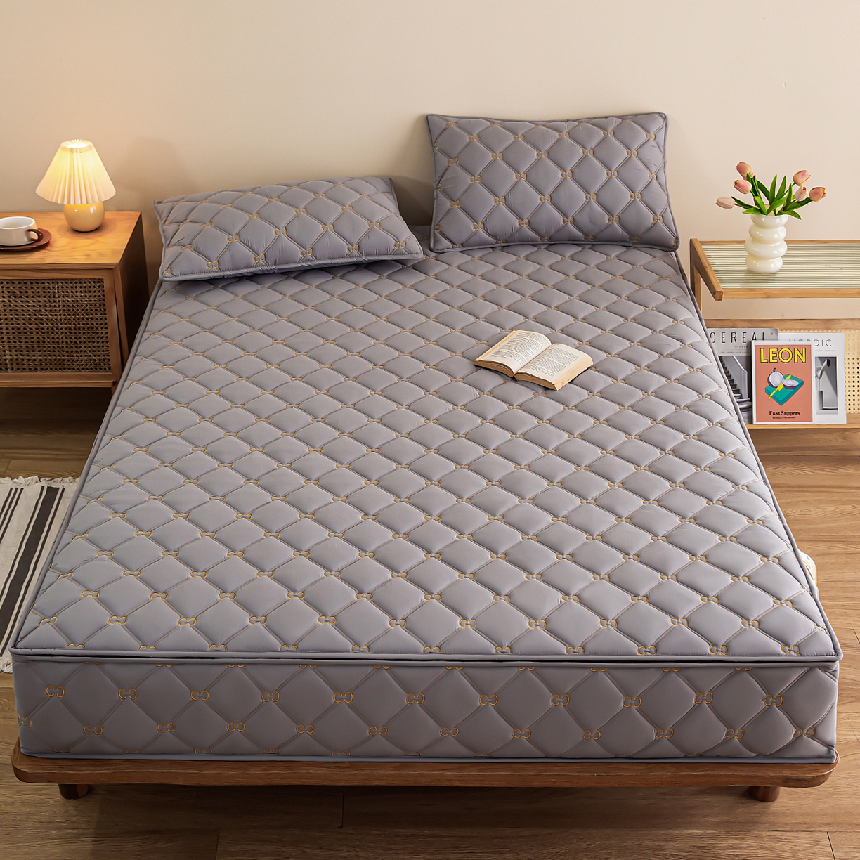 91家纺网 家纺一手货源 找家纺 云木里 2026新款绣花磨毛水洗棉六面全包床笠床垫保护套拉链床笠 床笠单件 刺绣款-浅灰-五面夹棉