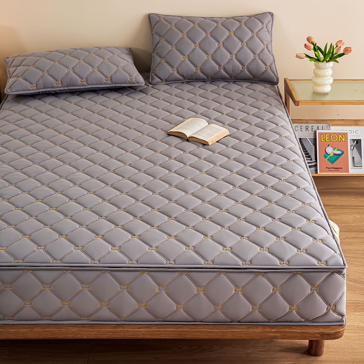 91家纺网 家纺一手货源 找家纺 云木里 2026新款绣花磨毛水洗棉六面全包床笠床垫保护套拉链床笠 床笠单件 刺绣款-浅灰-五面夹棉