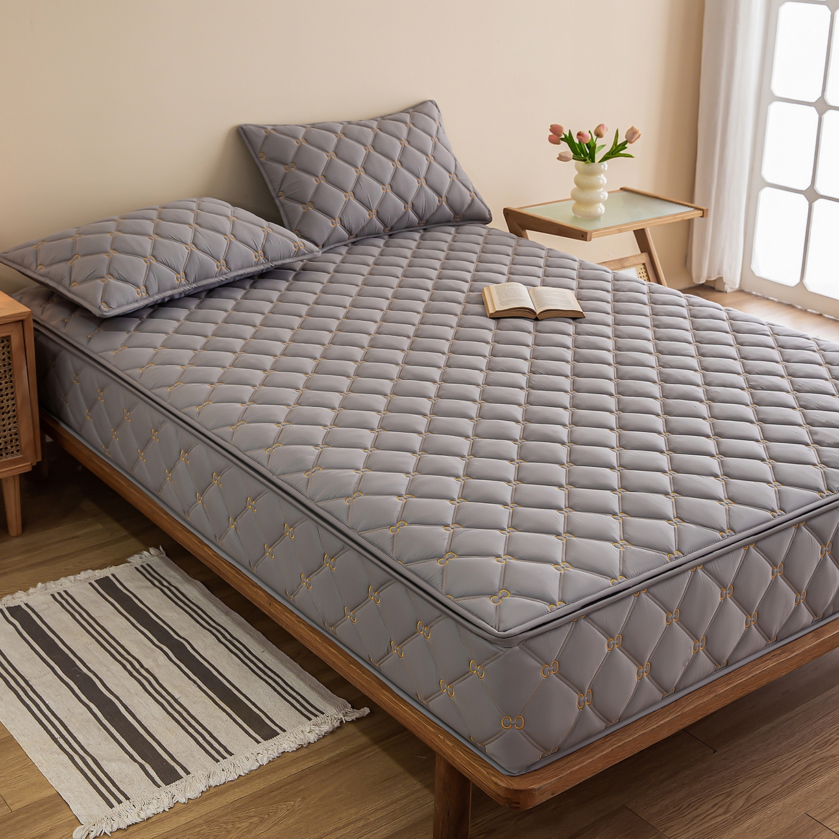 91家纺网 家纺一手货源 找家纺 云木里 2026新款绣花磨毛水洗棉六面全包床笠床垫保护套拉链床笠 床笠单件 刺绣款-浅灰-五面夹棉