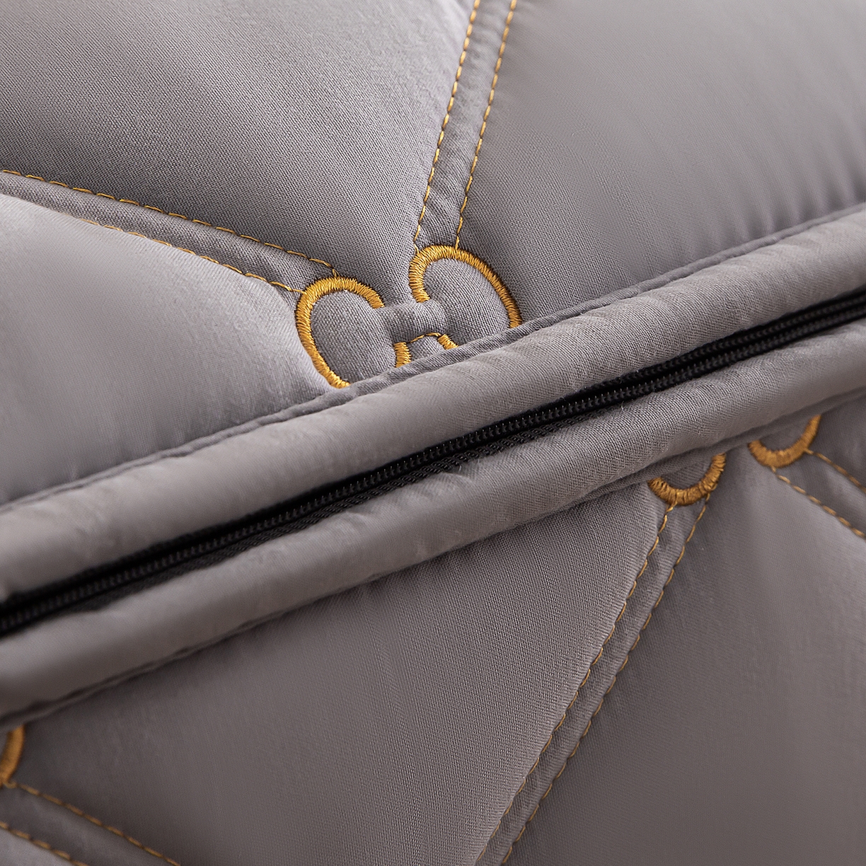 91家纺网 家纺一手货源 找家纺 云木里 2026新款绣花磨毛水洗棉六面全包床笠床垫保护套拉链床笠 床笠单件 刺绣款-浅灰-五面夹棉