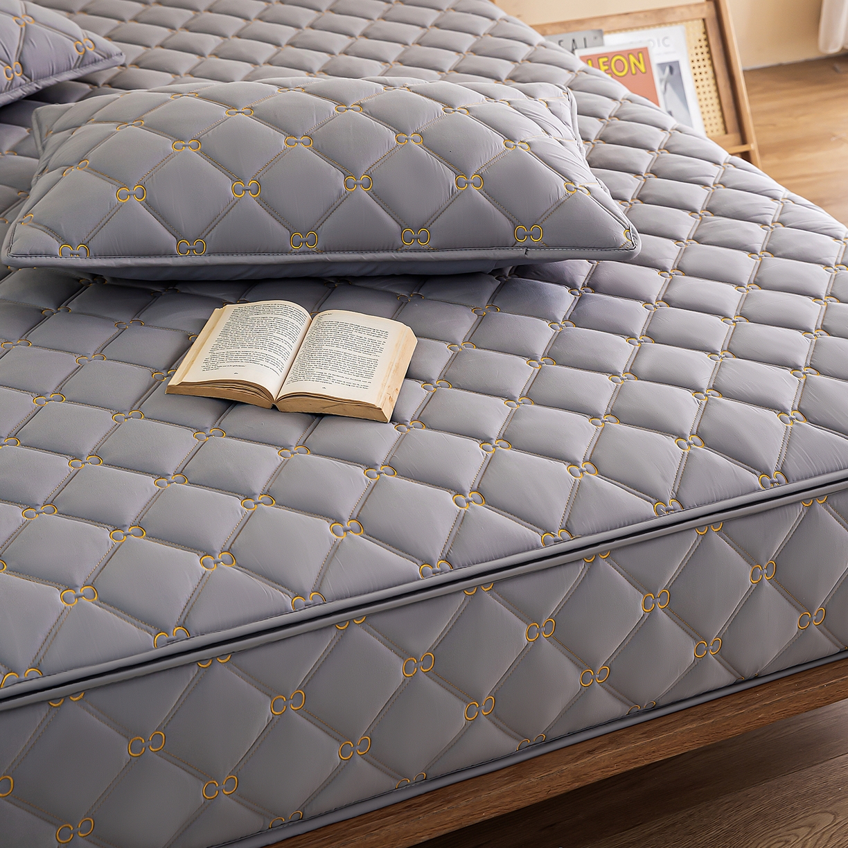 91家纺网 家纺一手货源 找家纺 云木里 2026新款绣花磨毛水洗棉六面全包床笠床垫保护套拉链床笠 床笠单件 刺绣款-浅灰-五面夹棉