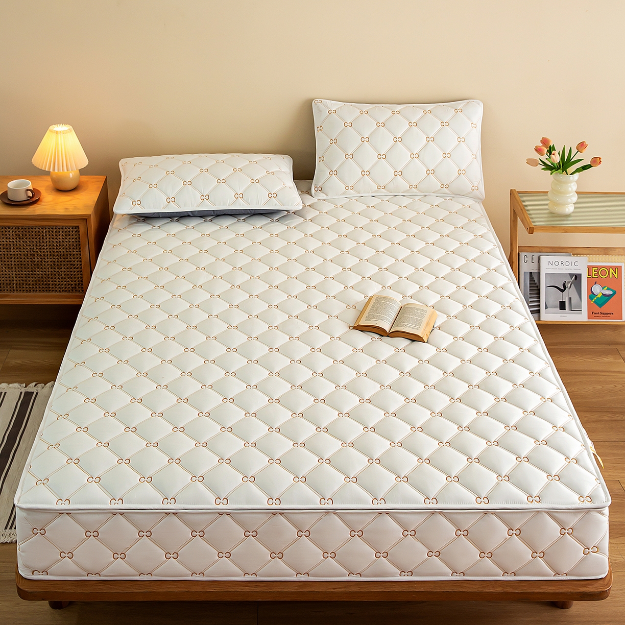 91家纺网 家纺一手货源 找家纺 云木里 2026新款绣花磨毛水洗棉六面全包床笠床垫保护套拉链床笠 床笠单件 刺绣款-白色-五面夹棉